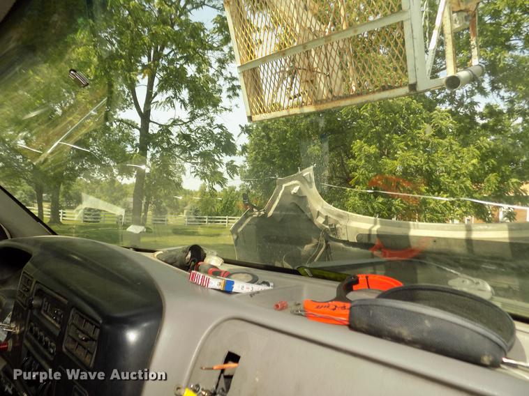 image for item DB8731 2000 Ford F650 Super Duty XL cable placer bucket truck