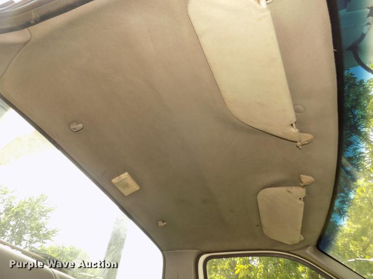 image for item DB8731 2000 Ford F650 Super Duty XL cable placer bucket truck