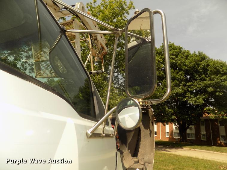 image for item DB8731 2000 Ford F650 Super Duty XL cable placer bucket truck