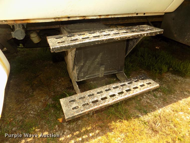 image for item DB8731 2000 Ford F650 Super Duty XL cable placer bucket truck