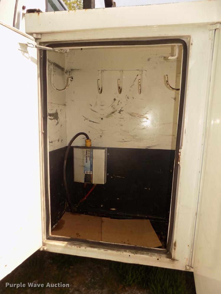 image for item DB8731 2000 Ford F650 Super Duty XL cable placer bucket truck