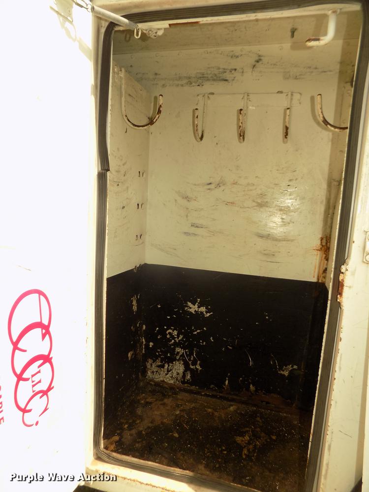 image for item DB8731 2000 Ford F650 Super Duty XL cable placer bucket truck