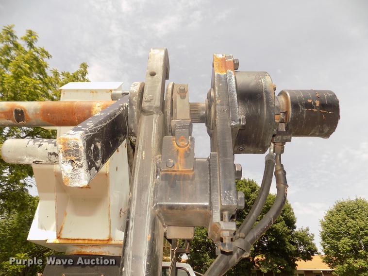 image for item DB8731 2000 Ford F650 Super Duty XL cable placer bucket truck