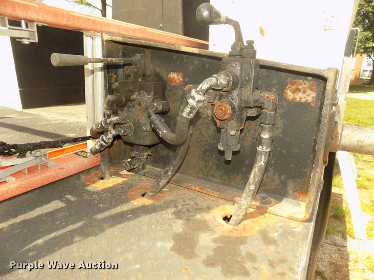 image for item DB8731 2000 Ford F650 Super Duty XL cable placer bucket truck