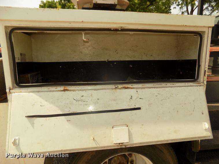 image for item DB8731 2000 Ford F650 Super Duty XL cable placer bucket truck