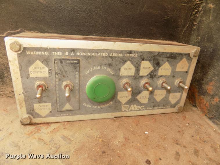 image for item DB8731 2000 Ford F650 Super Duty XL cable placer bucket truck