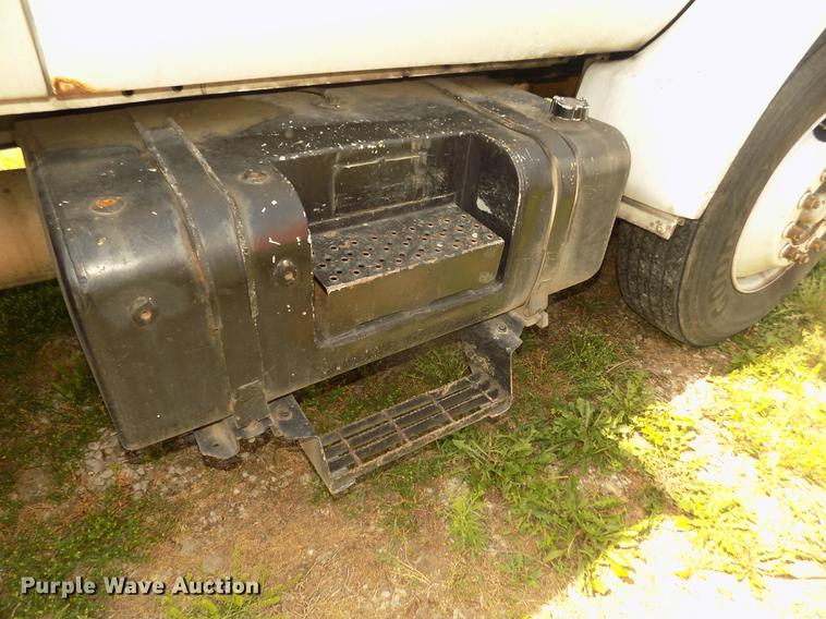 image for item DB8731 2000 Ford F650 Super Duty XL cable placer bucket truck