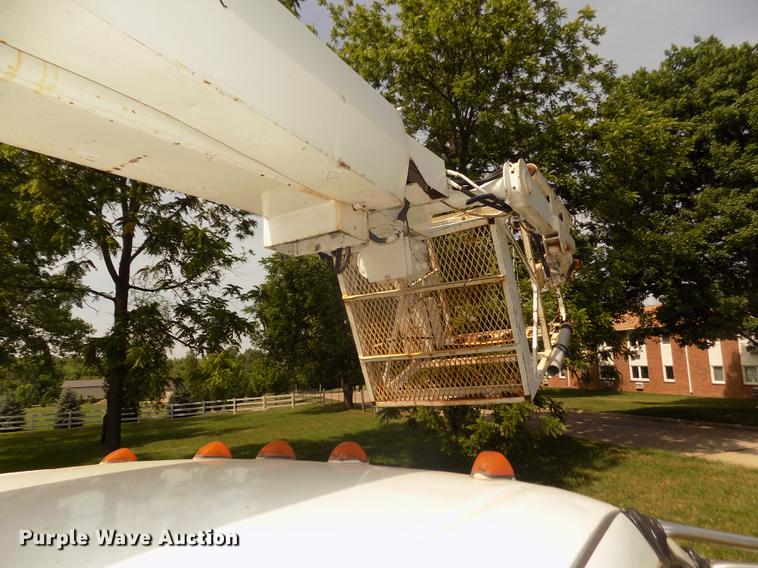 image for item DB8731 2000 Ford F650 Super Duty XL cable placer bucket truck