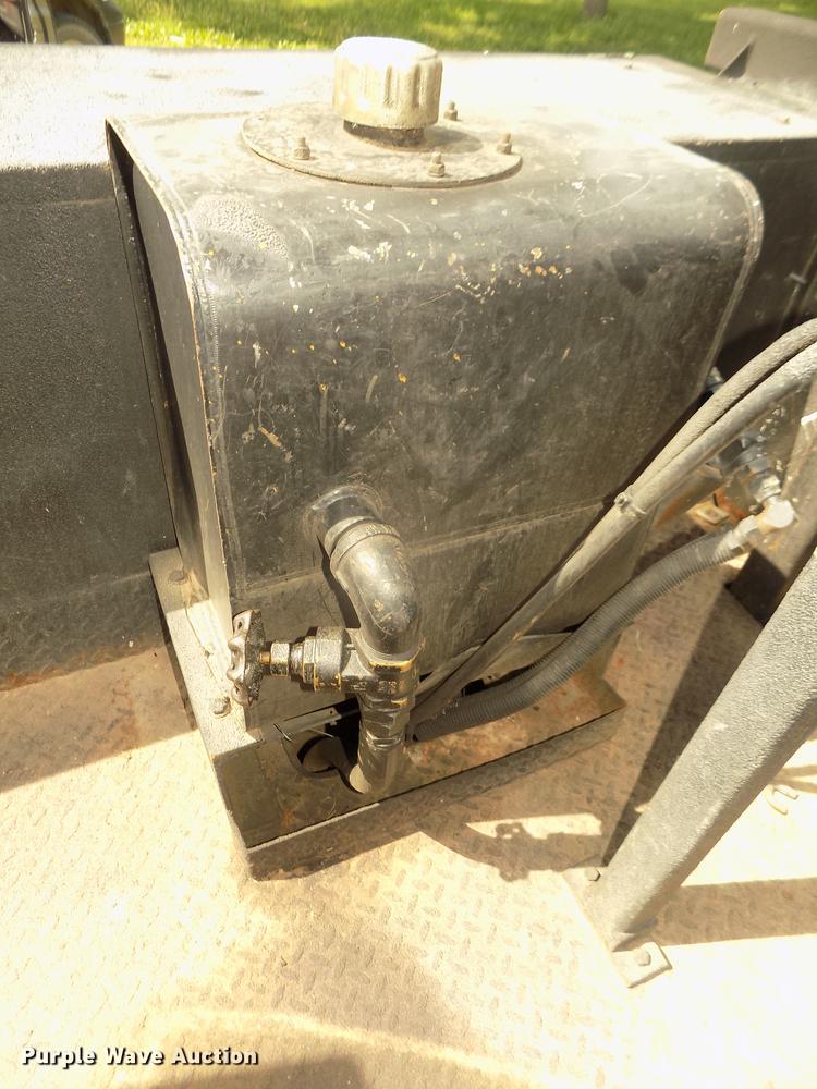 image for item DB8731 2000 Ford F650 Super Duty XL cable placer bucket truck