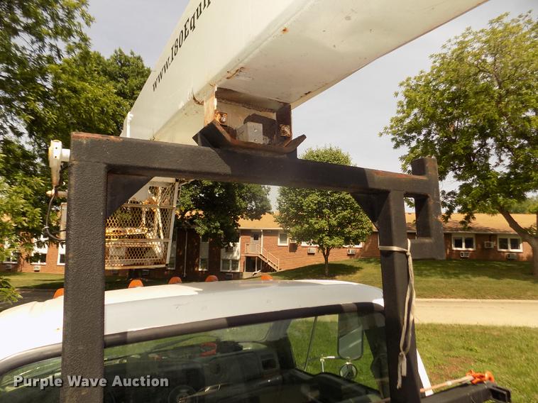image for item DB8731 2000 Ford F650 Super Duty XL cable placer bucket truck