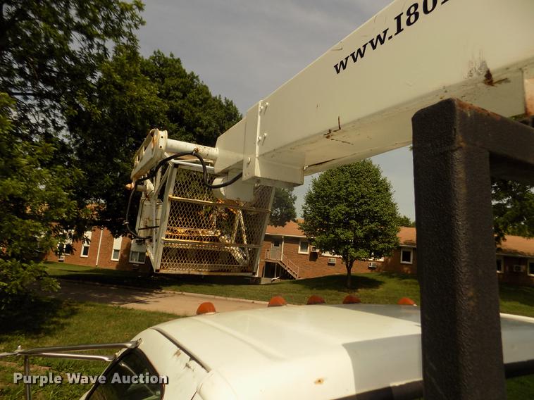 image for item DB8731 2000 Ford F650 Super Duty XL cable placer bucket truck