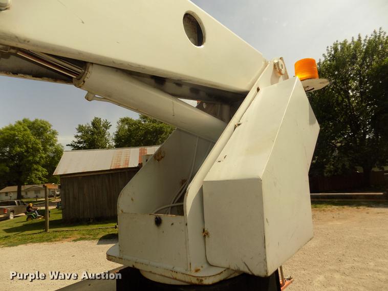 image for item DB8731 2000 Ford F650 Super Duty XL cable placer bucket truck