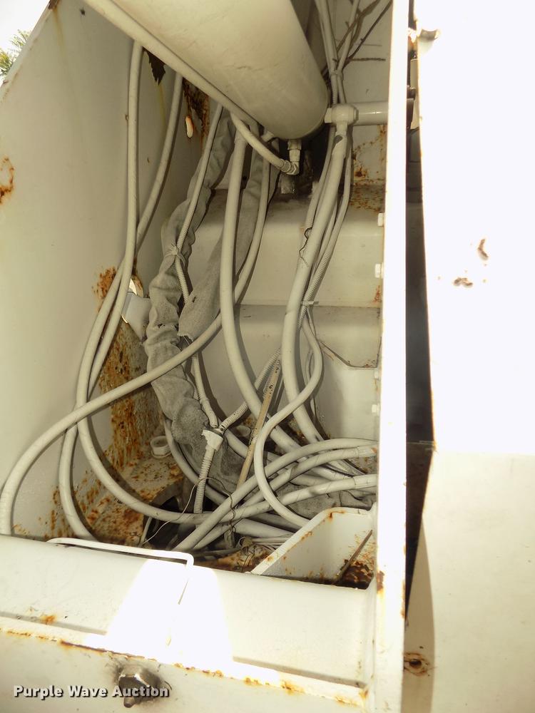 image for item DB8731 2000 Ford F650 Super Duty XL cable placer bucket truck