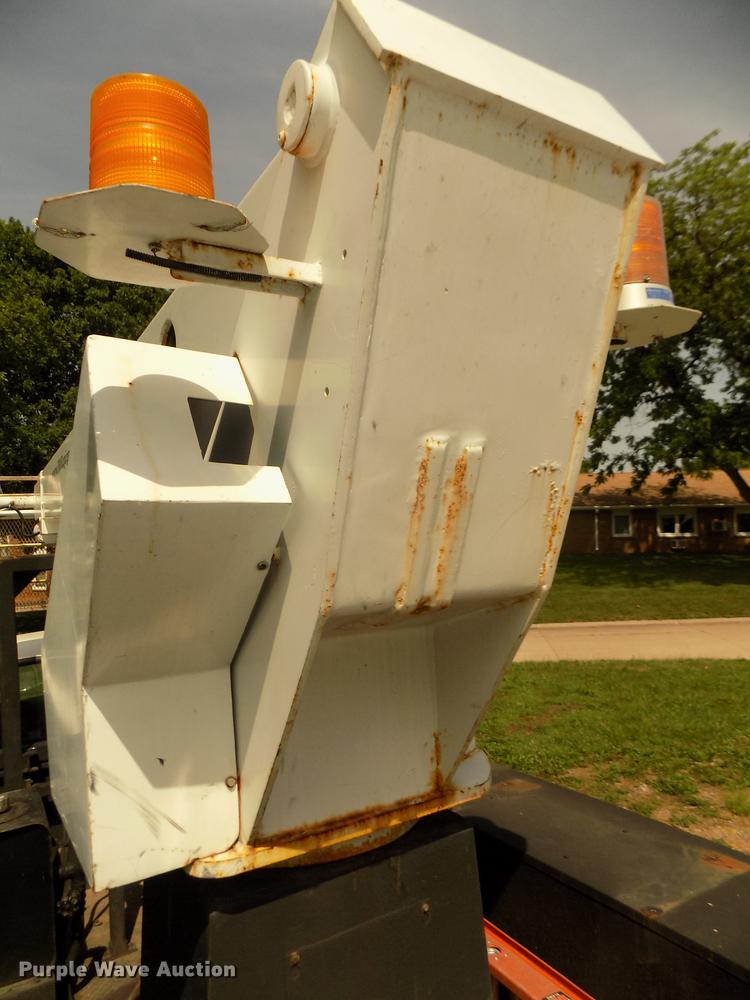image for item DB8731 2000 Ford F650 Super Duty XL cable placer bucket truck