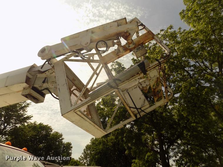image for item DB8731 2000 Ford F650 Super Duty XL cable placer bucket truck