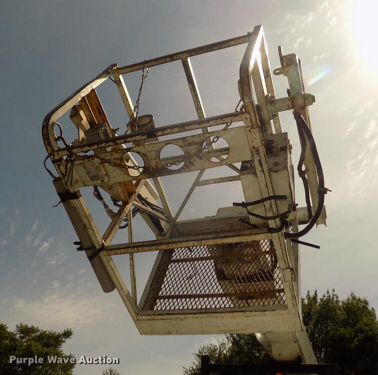 image for item DB8731 2000 Ford F650 Super Duty XL cable placer bucket truck