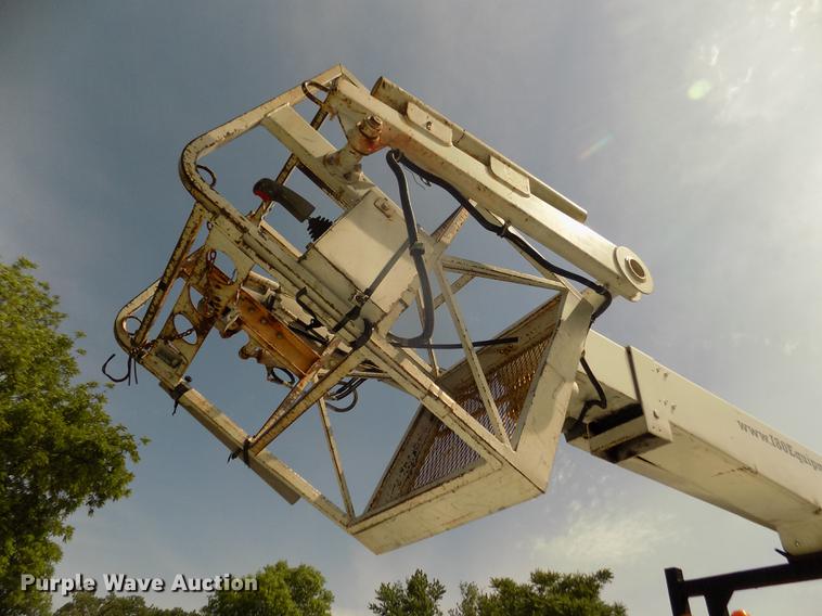 image for item DB8731 2000 Ford F650 Super Duty XL cable placer bucket truck