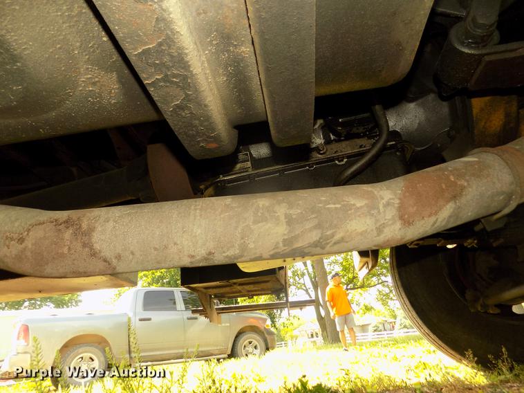 image for item DB8731 2000 Ford F650 Super Duty XL cable placer bucket truck