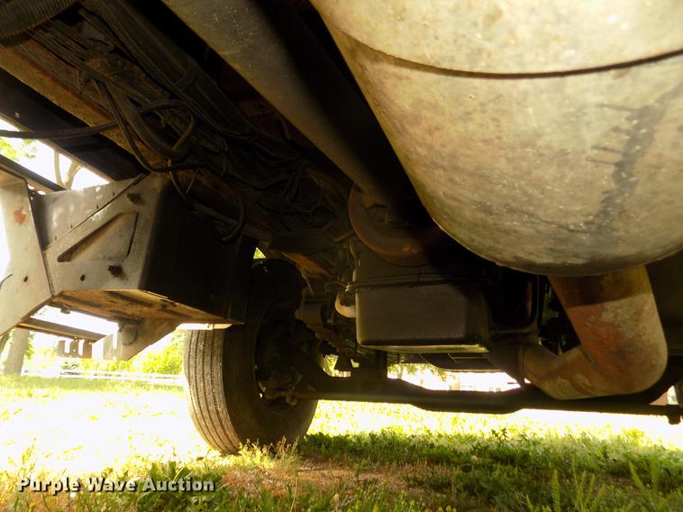 image for item DB8731 2000 Ford F650 Super Duty XL cable placer bucket truck