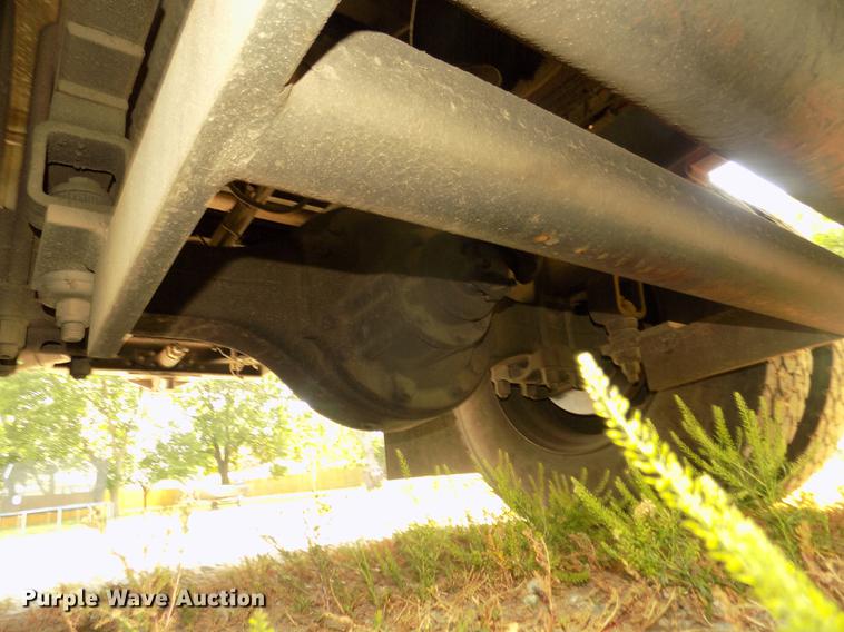 image for item DB8731 2000 Ford F650 Super Duty XL cable placer bucket truck