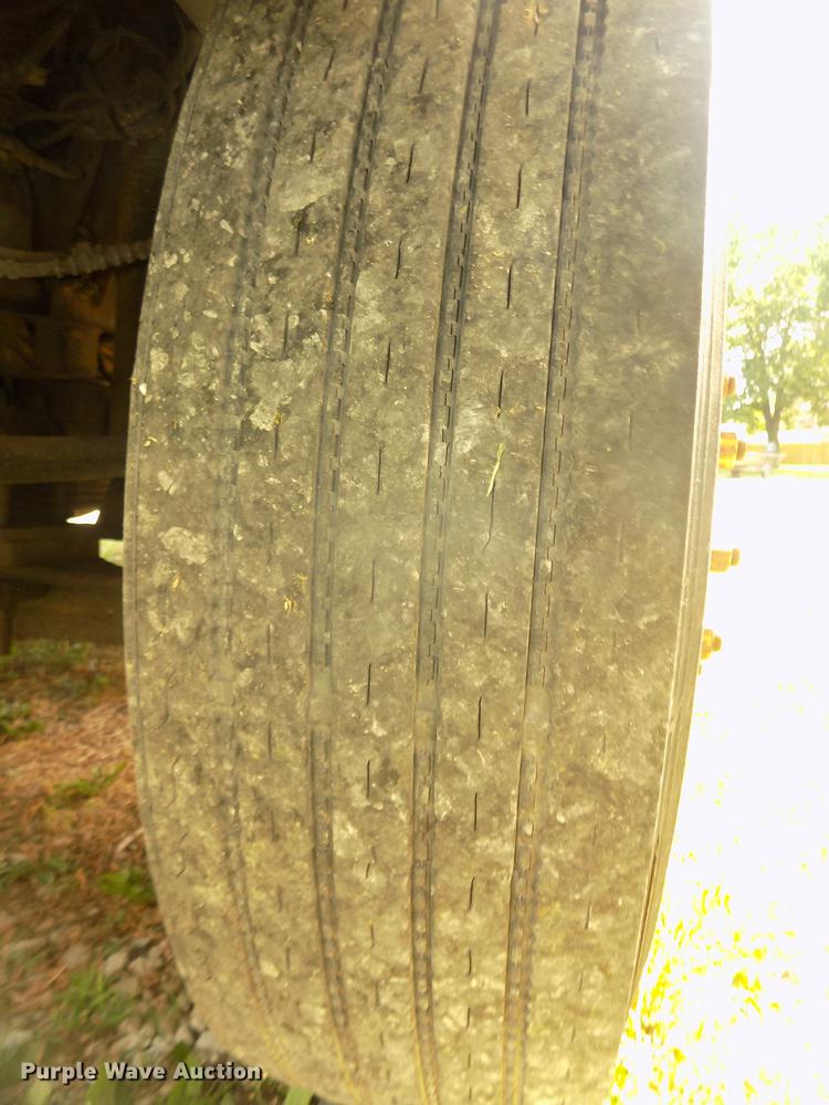 image for item DB8731 2000 Ford F650 Super Duty XL cable placer bucket truck