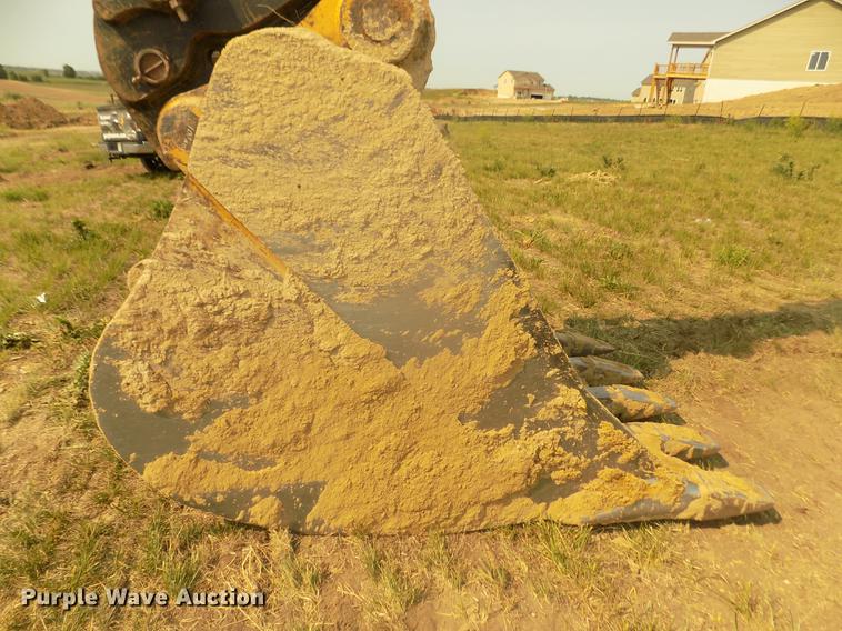 image for item DB8732 1999 Caterpillar 345B L excavator