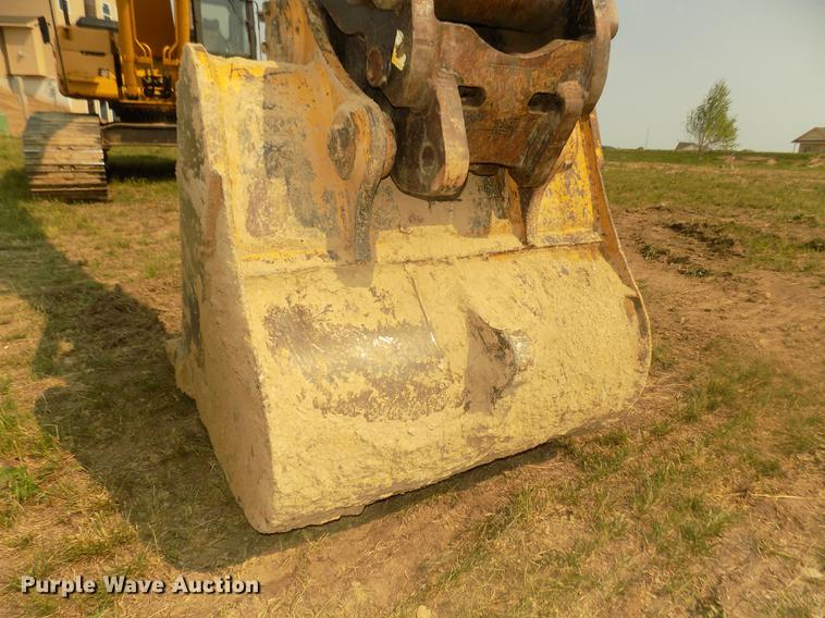 image for item DB8732 1999 Caterpillar 345B L excavator