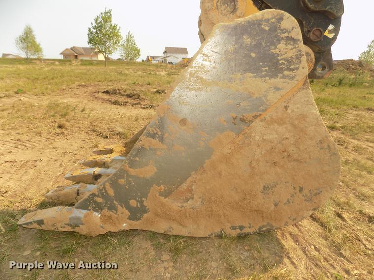 image for item DB8732 1999 Caterpillar 345B L excavator