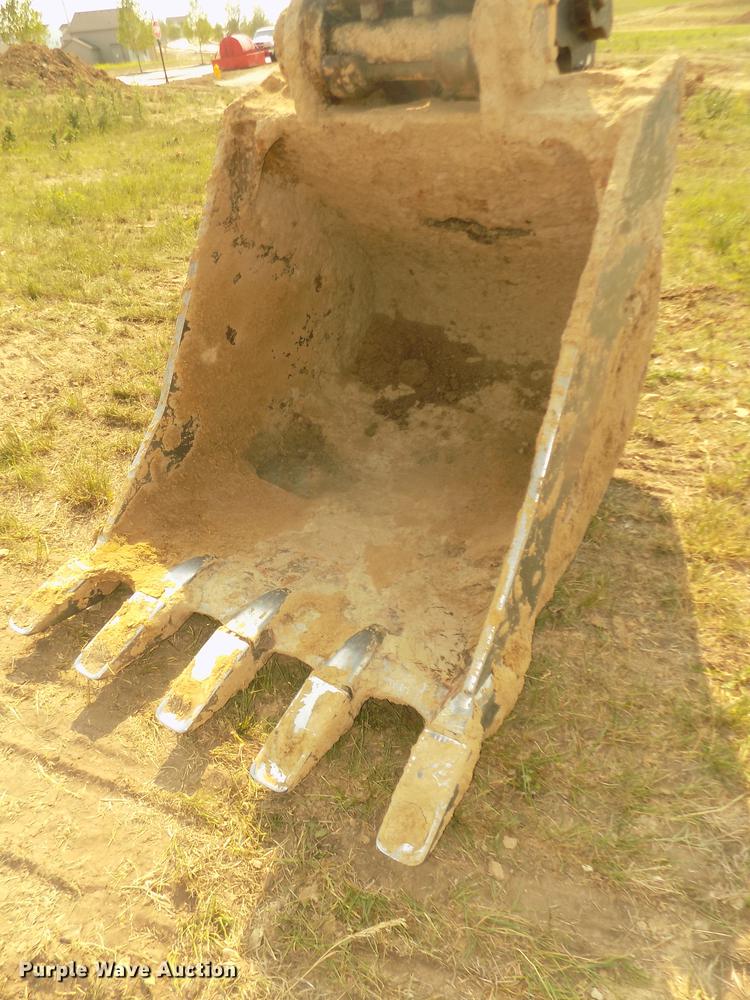 image for item DB8732 1999 Caterpillar 345B L excavator