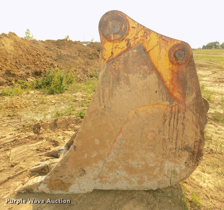 image for item DB8732 1999 Caterpillar 345B L excavator