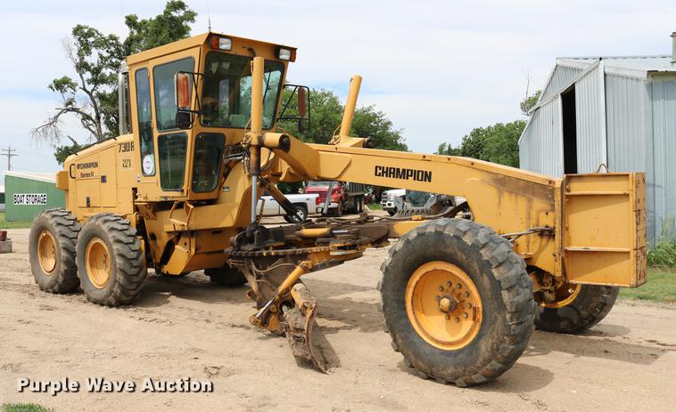 image for item DC7538 1995 Champion 730A motor grader
