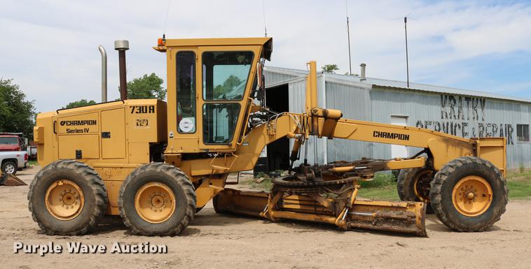 image for item DC7538 1995 Champion 730A motor grader