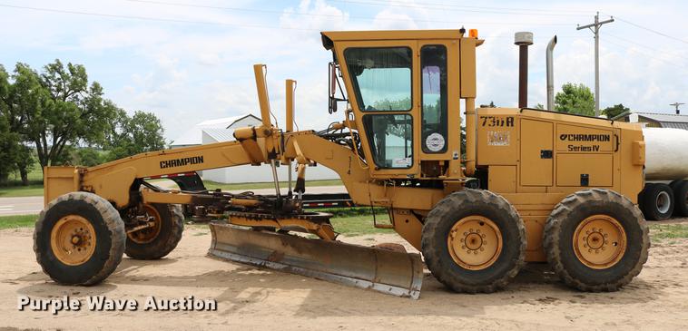 image for item DC7538 1995 Champion 730A motor grader