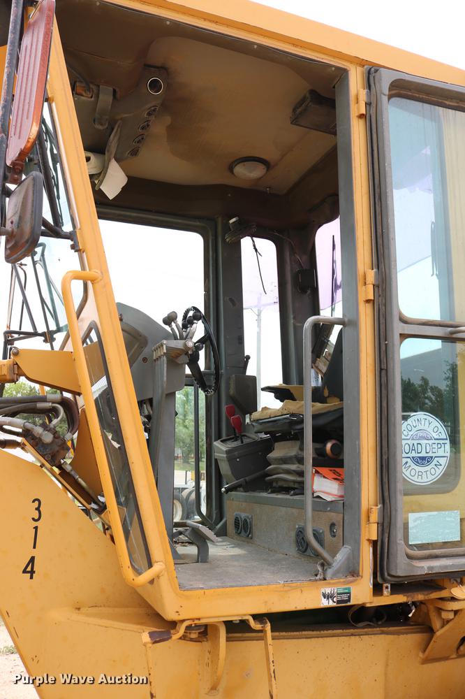 image for item DC7538 1995 Champion 730A motor grader