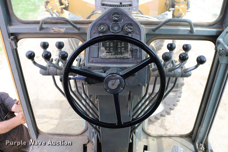 image for item DC7538 1995 Champion 730A motor grader