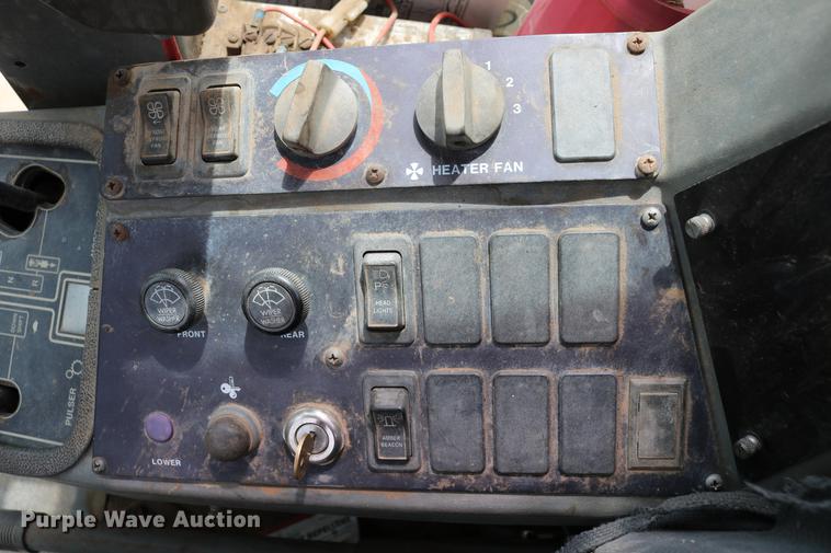 image for item DC7538 1995 Champion 730A motor grader