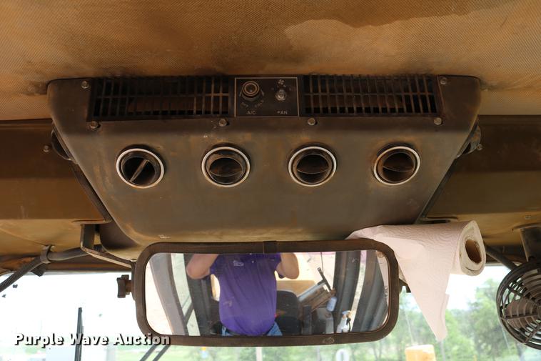 image for item DC7538 1995 Champion 730A motor grader