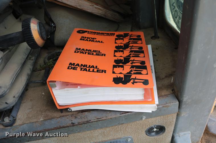 image for item DC7538 1995 Champion 730A motor grader