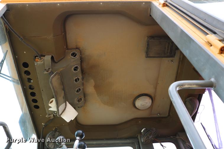 image for item DC7538 1995 Champion 730A motor grader