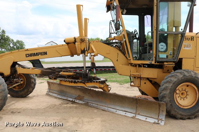 image for item DC7538 1995 Champion 730A motor grader