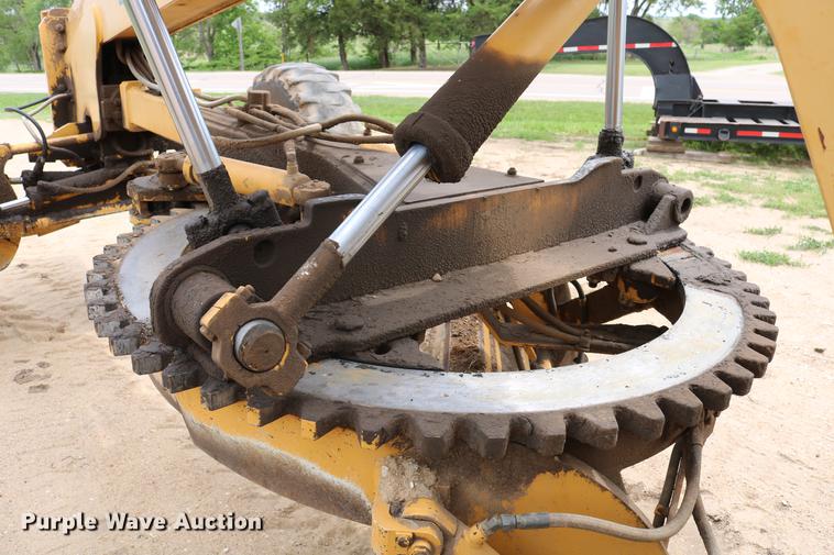 image for item DC7538 1995 Champion 730A motor grader