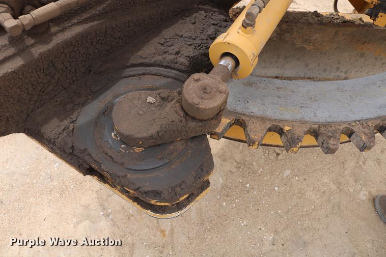 image for item DC7538 1995 Champion 730A motor grader