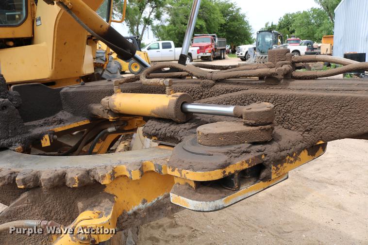 image for item DC7538 1995 Champion 730A motor grader