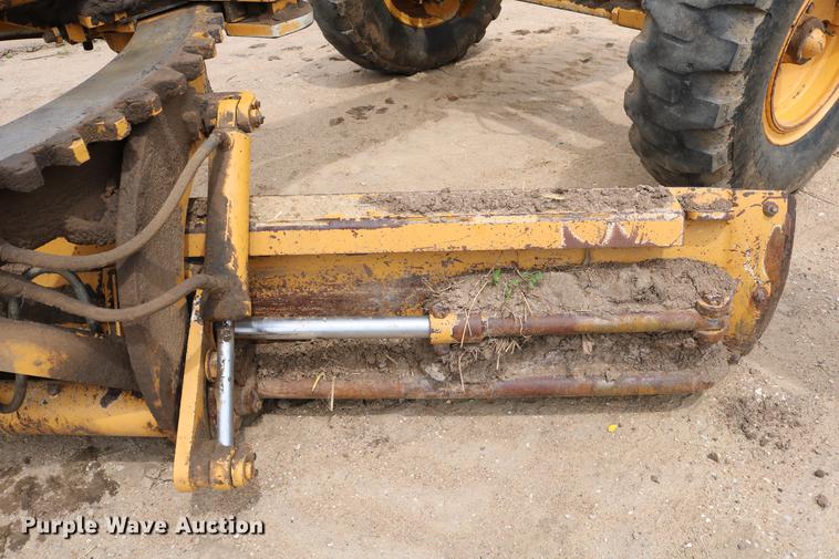 image for item DC7538 1995 Champion 730A motor grader