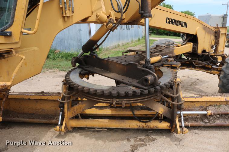image for item DC7538 1995 Champion 730A motor grader