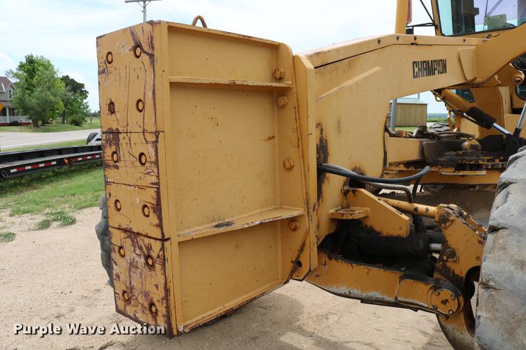image for item DC7538 1995 Champion 730A motor grader