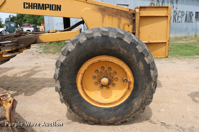 image for item DC7538 1995 Champion 730A motor grader
