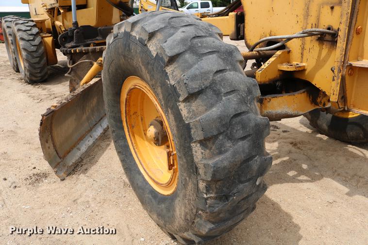 image for item DC7538 1995 Champion 730A motor grader