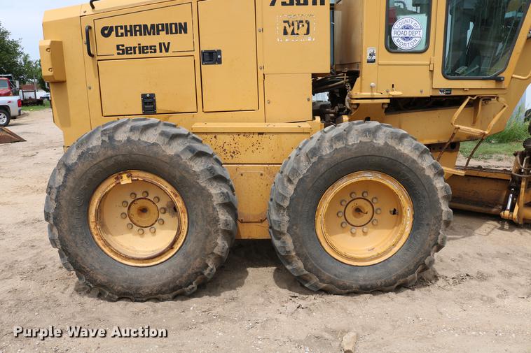 image for item DC7538 1995 Champion 730A motor grader