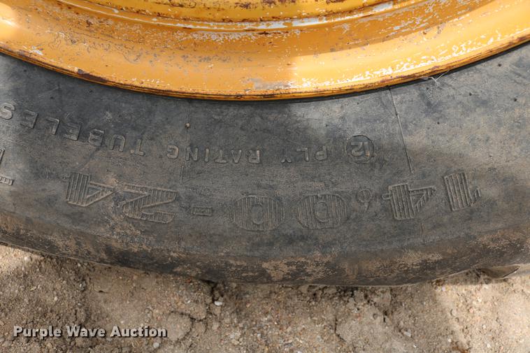 image for item DC7538 1995 Champion 730A motor grader